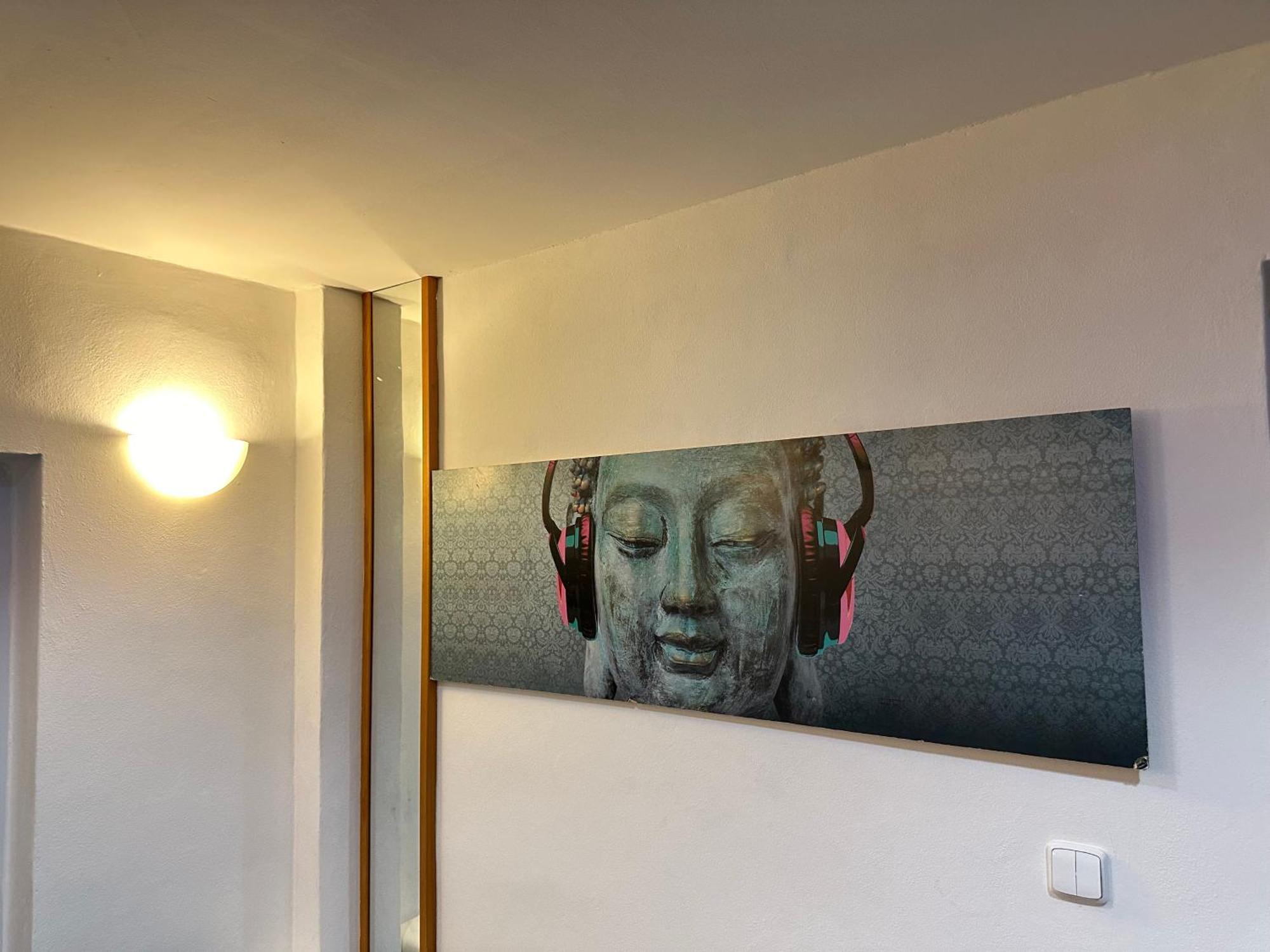 Buddha's Clubhouse - Relax With Free Parking And Breakfast Praag