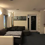 Buddha\'S Clubhouse - Relax Room With Free Parking And Breakfast