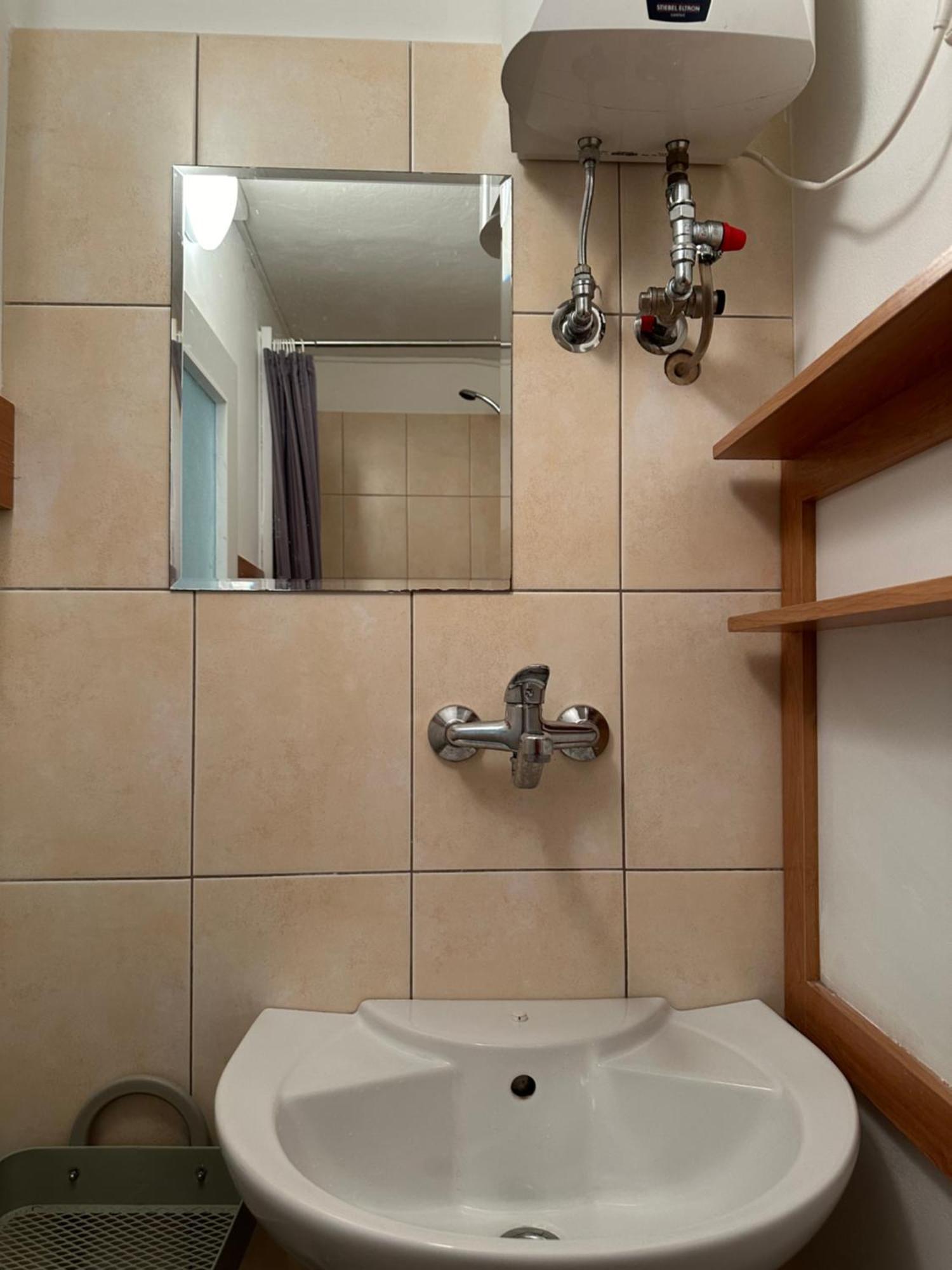Buddha's Clubhouse - Relax With Free Parking And Breakfast * Prague