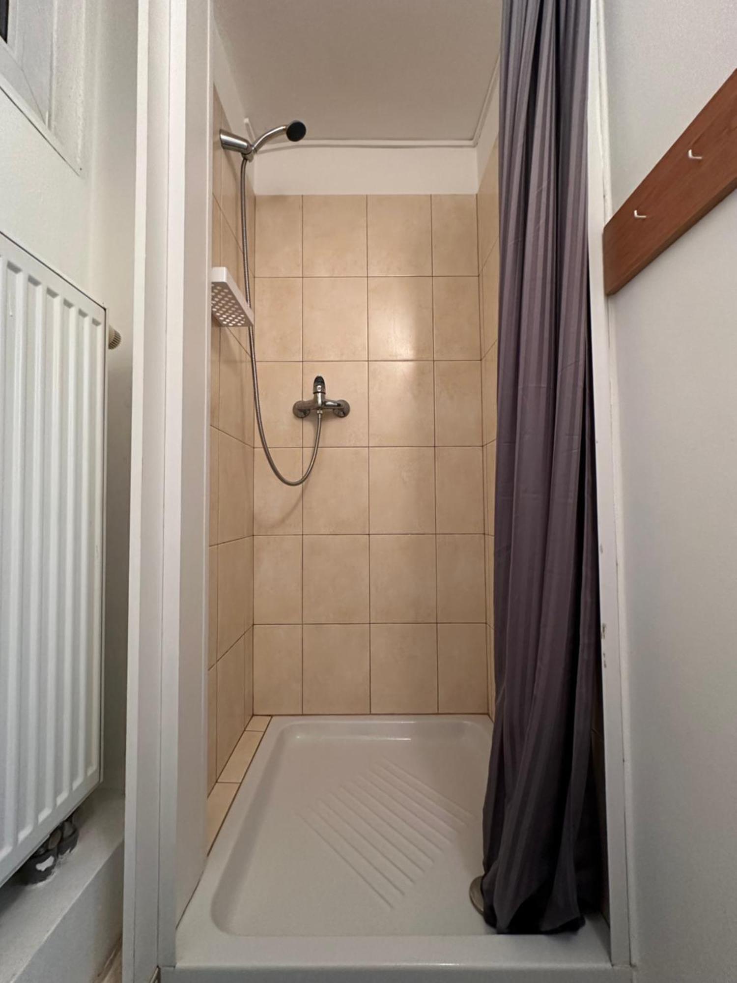 Buddha's Clubhouse - Relax With Free Parking And Breakfast Bed & Breakfast Prague