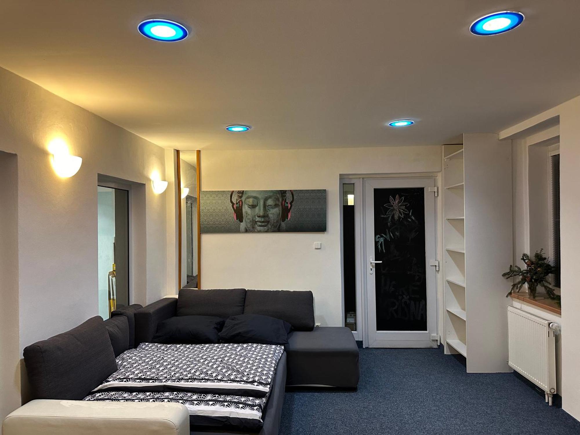 Buddha's Clubhouse - Relax With Free Parking And Breakfast Bed & Breakfast