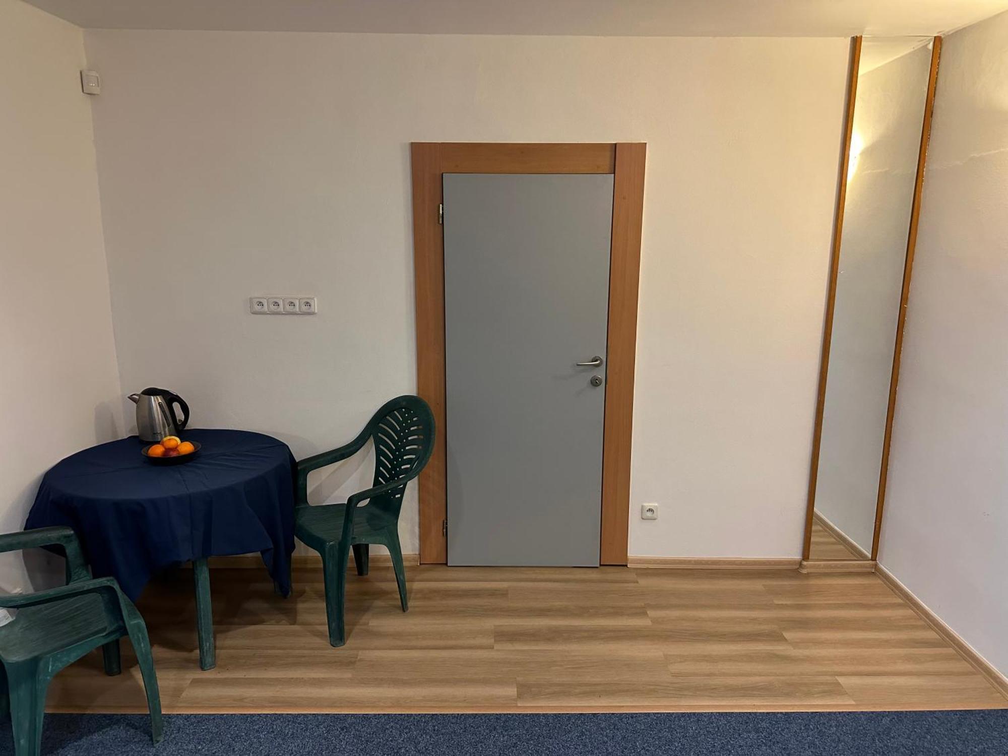 Bed & Breakfast Buddha's Clubhouse - Relax With Free Parking And Breakfast *